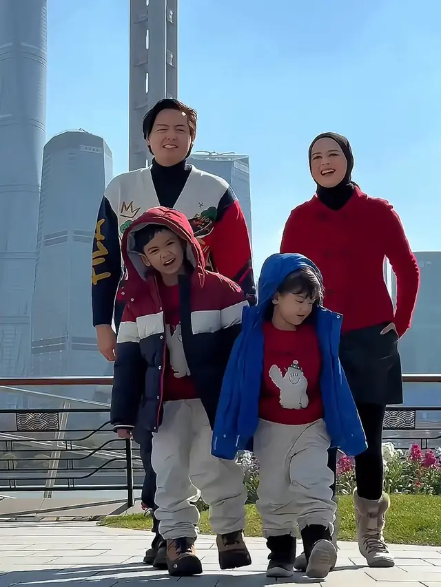 Cut Meyriska liburan ke China bersama keluarga. [@cutratumeyriska]