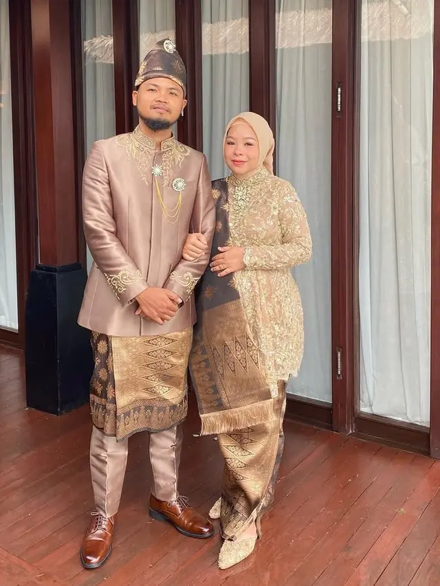 Kakak Perempuan Angga Yunanda hadir di pernikahannya.