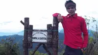 Merayakan Malam Tahun Baru Sendirian di Puncak Gunung Rakutak