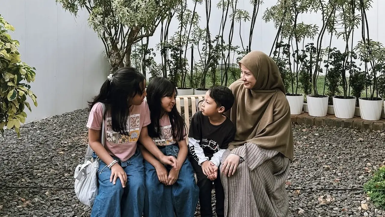 Cara Natasha Rizky Mengajarkan Anak-anak Tentang Penerimaan Akan Kehilangan