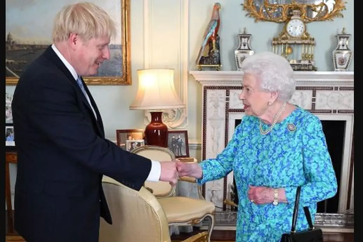 Tas Ratu Elizabeth Jadi Omongan Saat Terima Kunjungan PM Inggris Baru