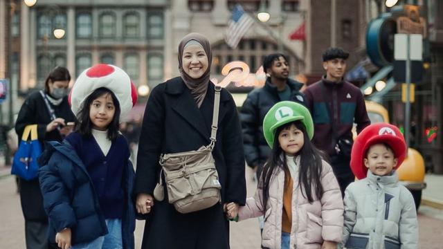 OOTD Natasha Rizky Liburan di Jepang dengan Gaya Chic, Tetap Stylish Kenakan Busana Santun