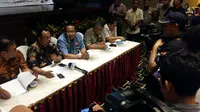 Dokumen pencalonan ketiga bakal pasangan calon Pilkada Sumut 2018 belum lengkap. (Liputan6.com/Reza Efendi)