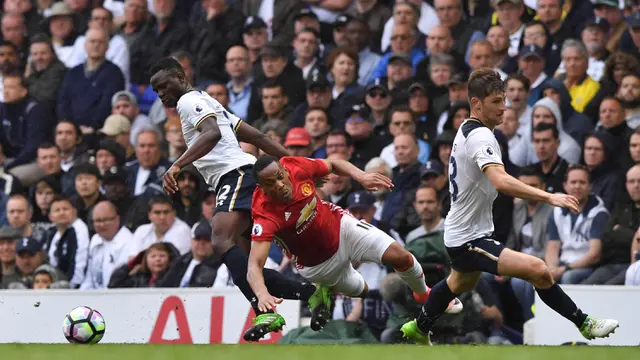 Manchester United Tumbang di White Hart Lane