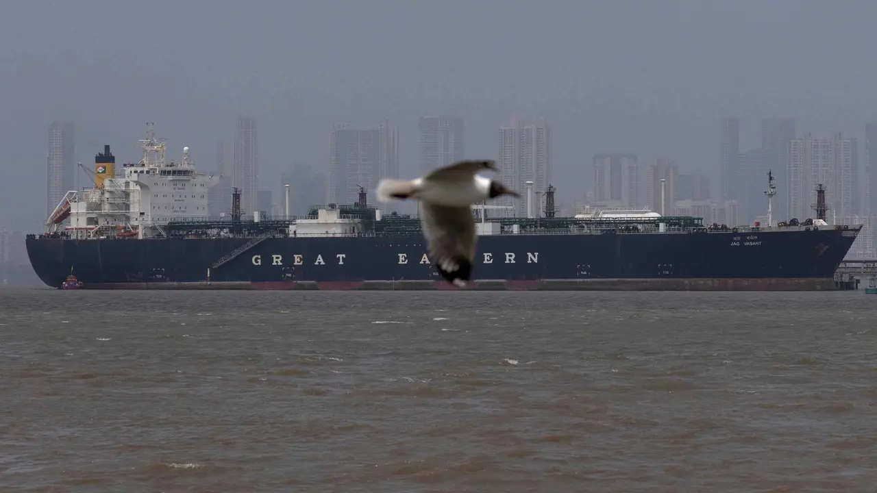 Lolos dari Selat Hormuz, Kapal Pengangkut LPG Berbendera India Tiba di Pelabuhan Mumbai