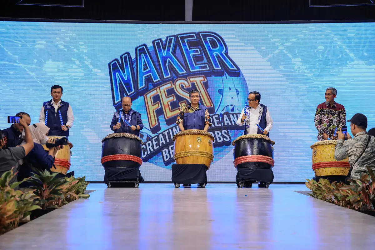 Menteri Ketenagakeejaan, Yassierli, saat pembukaan pagelaran Naker Fest di kota Semarang. Foto: Liputan6.com/ Felek Wahyu