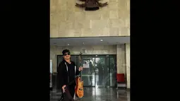 Kedatangan Dik Doank ke gedung KPK untuk mengisi acara di kanal radio KPK. Jumat (25/7/14) (Liputan6.com/Faisal R Syam)