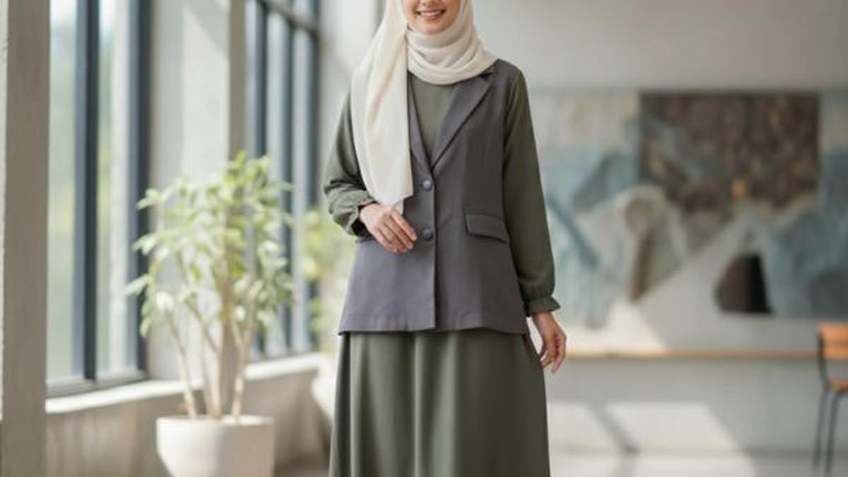 8 Model Gamis Kombinasi Rompi yang Beri Kesan Tubuh Lebih Tinggi, Elegan dan Kekinian