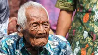 Sebelumnya, keluarga harus berteriak tepat di telinga untuk bicara dengan Mbah Gotho. (Liputan6.com/Fajar Abrori)