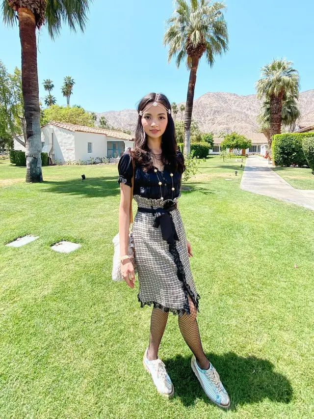 7 Potret Sabrina Anggraini saat Nonton Coachella, Curi Perhatian