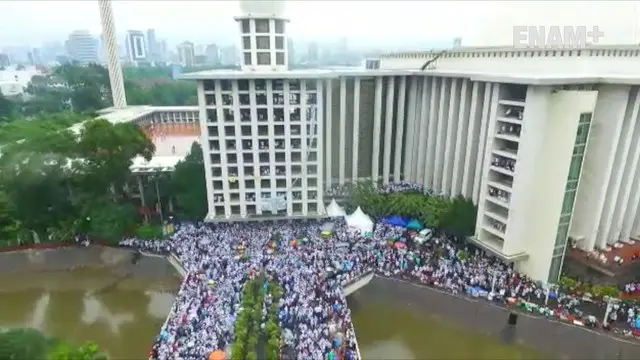 Ribuan massa aksi mulai padati Masjid Istiqlal, Massa berkumpul  usai melaksanakan salat Jumat, (31/3/2017)