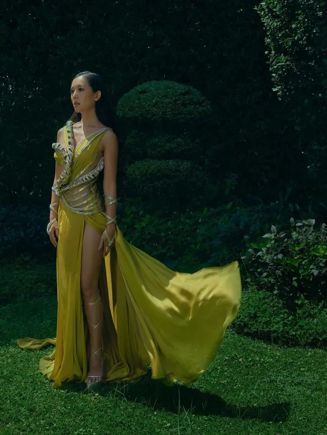 7 Pesona Olivia Aten dalam Kostum Nasional di Miss Global 2022, Menawan