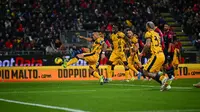 Momen striker Inter Milan, Lautaro Martinez mencetak gol ke gawang Cagliari di ajang Liga Italia 2024/2025. (X/Inter Milan)