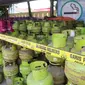 Polsek Panongan menangkap lima pelaku pengoplosan tabung gas LPG tiga kilogram di Desa Ranca Iyuh, Kecamatan Panongan, Kabupaten Tangerang. (Dok. Liputan6.com/Pramita Tristiawati)