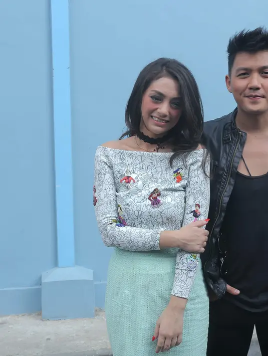 Demi kedua anaknya, Eleeya Xaveria Sompie dan Jemima Guri Clementine Sompie pasangan ini sepakat menjaga hubungan baik demi perkembangan kedua buah hatinya. (Andy Masela/Bintang.com)