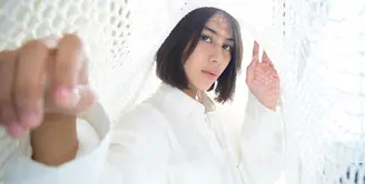 Adinda Thomas mulai dikenal publik sejak ia bermain dalam berbagai FTV. Gadis cantik ini memulai kariernya sebagai model. (foto: instagram.com/adindathomas)