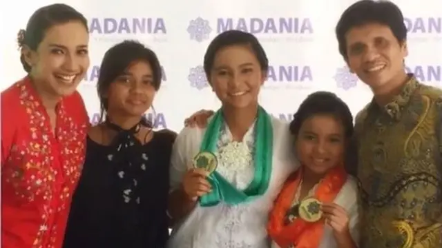 [Bintang] Shahnaz Haque dan Gilang Ramadhan