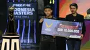 <p>Pemain tim RRQ Kazu, Aby Siliwangi Jaya Kusuma (Abay) terpilih menjadi Predator atau pemain terbaik saat grand final Free Fire Indonesia Masters 2022 Fall yang berlangsung di FFIM Stadium, Studio RCTI+, Kebon Jeruk, Jakarta, Minggu (23/10/2022). (Bola.com/Bagaskara Lazuardi)</p>