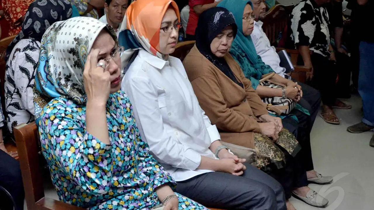 Wajah Sedih Airin di Sidang Putusan Wawan