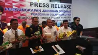 Dittipid Narkoba Polri juga meringkus tiga pelaku penyelundup delapan kilogram narkotika jenis sabu dan 9.250 butir happy five di Medan, Sumatera Utara. (Liputan6.com/Nanda Perdana Putra)