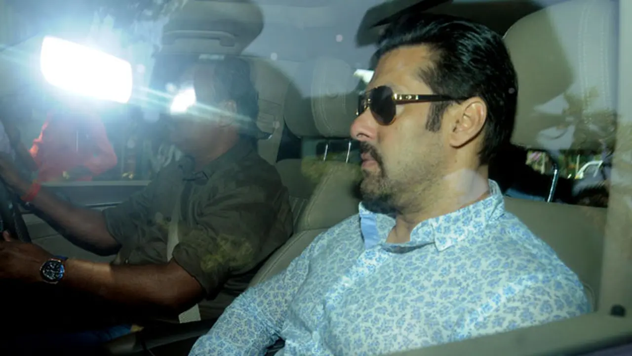 Jelang Vonis Kasus Tabrak Lari, Salman Khan Pulang ke Mumbai