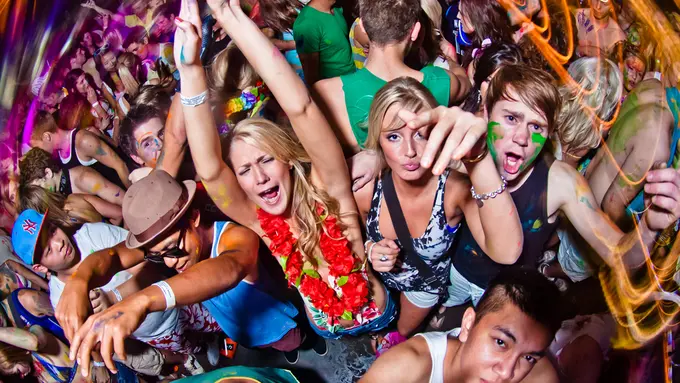 Kelakuan Anak Zaman Sekarang, Pelajar Ini Asyik Dugem di Kelas!