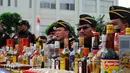 Kanwil Bea Cukai Jakarta memberikan keterangan saat akan memusnahkan puluahn ribu botol minuman keras, Jakarta, Kamis (18/12/2014). (Liputan6.com/Johan Tallo)