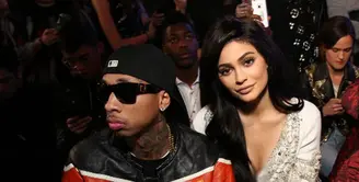 Pasangan Kylie Jenner dan Tyga yang sering memamerkan kemesraan ini tentu menjadikan hari valentine sebagai momen yang spesial. Meskipun tengah mengalami kesulitan ekonomi, kabarnya Tyga akan memberikan hadiah spesial untuk Kylie. (AFP/Bintang.com)