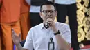 Kesemuanya ditangkap secara bersamaan dan terindikasi melanggar aturan keimigrasian serta terlibat dalam aktivitas sindikat siber. Tampak dalam foto, Kepala Kantor Imigrasi Bekasi, Anggi Wicaksono, memberikan pernyataan pers di Kantor Imigrasi Jakarta pada Selasa 18 November 2025. (BAY ISMOYO/AFP)