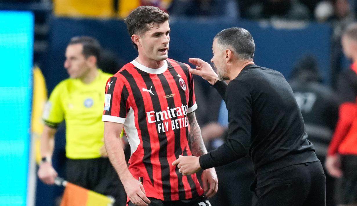 Pria asal Portugal itu sempat memarahi para pemain AC Milan di ruang ganti. Alhasil pemain Rossoneri berhasil comeback atas Juventus dan mengunci kemenangan dengan skor 2-1. (AP Photo/Altaf Qadri)