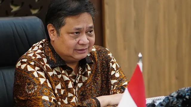 Menteri Koordinator Bidang Perekonomian Airlangga Hartarto saat menyampaikan keynote speech secara virtual pada acara Webinar Akselerasi Inklusi Keuangan Digital Untuk Mendorong Pertumbuhan Ekonomi Nasional, Kamis (7/04/2022).
