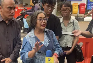 Amanda Andono melaporkan penyelenggara acara keagamaan di kawasan Pondok Pinang, Kebayoran Lama, Jakarta Selatan, ke Polda Metro Jaya. (Liputan6.com/Zahraa Devana)