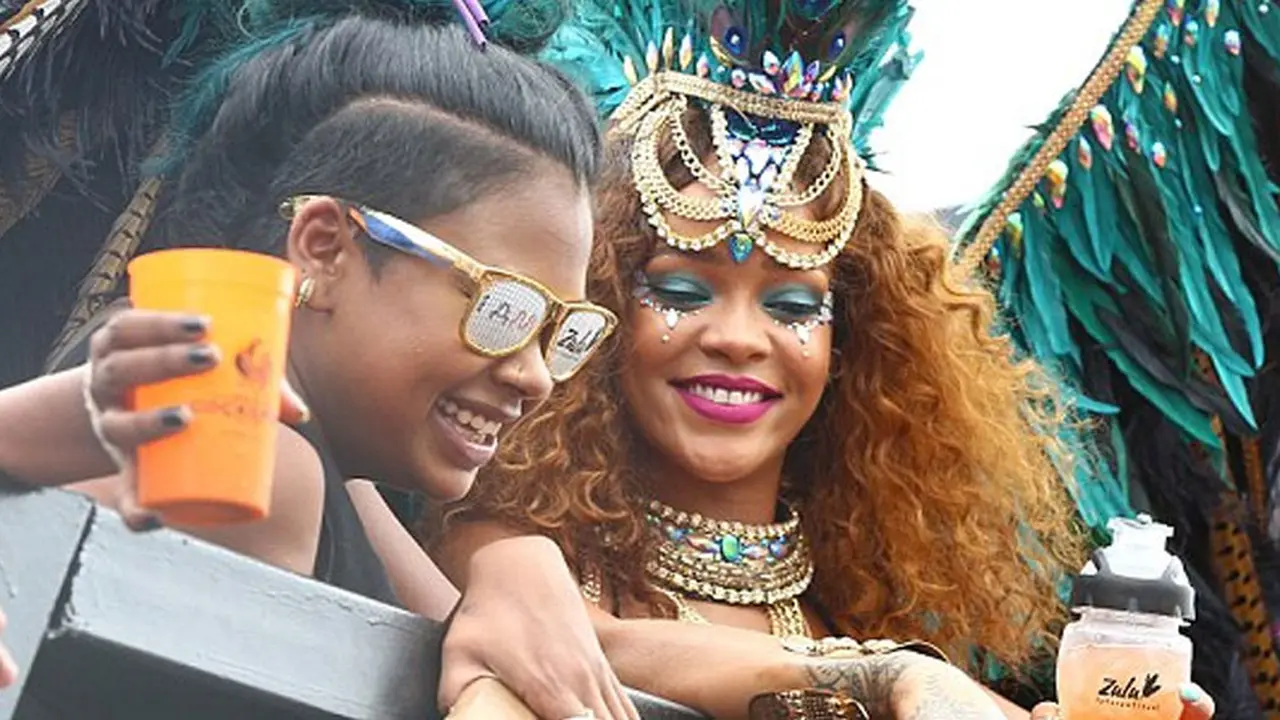 Rihanna (dailymail.com)