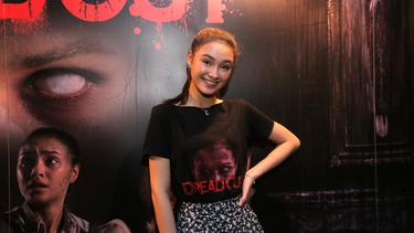 Beradegan Bahaya Di Film Dreadout Ini Alasan Caitlin Halderman Tak Pakai Stuntman News Entertainment Fimela Com