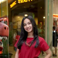 Memiliki hobi menulis dari sejak duduk di bangku sekalah dasar, Rachel Amanda mengaku, menulis membuat dirinya ketagihan  (Andy Masela/Bintang.com)