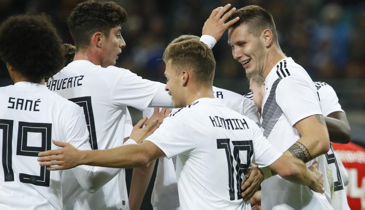Selebrasi bek timnas Jerman, Nicklas Sule usai mencetak gol kedua timnas Jerman pada laga persahabatan kontra Rusia di Stadion Red Bull Arena, Leipzig. Timnas Jerman menang 3-0. (AFP/Odd Andersen)