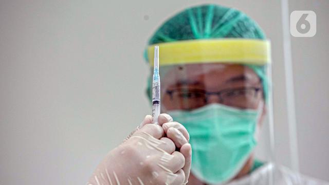 FOTO: Wakil Menteri Kesehatan Jalani Vaksinasi COVID-19 di RSCM