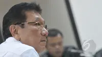 Terdakwa kasus dugaan suap pengadaan zat tambahan bahan bakar, tetraethyl lead (TEL) Pertamina tahun 2004-2005, Willy Sebastian Liem menjalani sidang di pengadilan Tipikor, Jakarta, Senin  (18/5/2015). (Liputan6.com/Herman Zakharia)