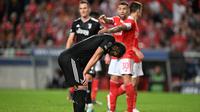 Salah satu tim unggulan di Liga Champions musim 2022/2023, Juventus harus angkat koper lebih awal dari persaingan kompetisi kasta tertinggi di Benua Biru. Mereka harus tersingkir di fase grup usai kalah 3-4 dari tuan rumah Benfica pada matchday ke-5 Grup H, Rabu (26/10/2022) dini hari WIB. (AFP/Patricia De Melo Moreira)