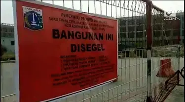 Gubernur DKI Anies Baswedan menyegel ratusan bangunan yang ada di pulau D, kawasan pulau reklamasi teluk Jakarta.