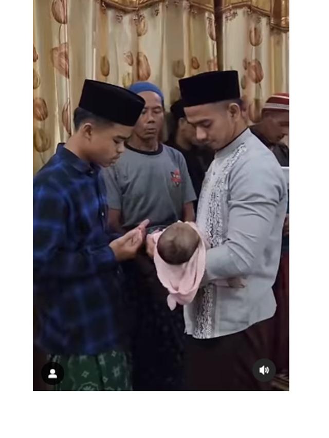 6 Momen Aqiqah Anak Pertama Ridho 2R dan Syifa, Digelar Sederhana