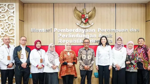 Veronica Tan saat Rapat Perdana Sebagai Wakil Menteri. [@menteripppa]