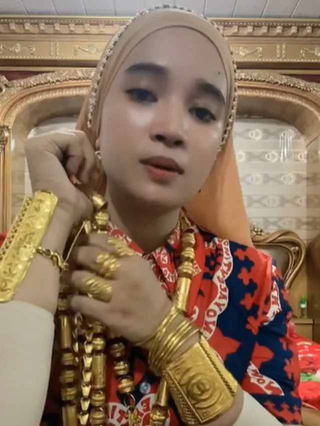 Viral Emak-emak Tunjukkan Koleksi Emasnya, Tak Mau Disebut Pamer oleh Netizen