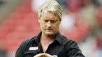 Stuttgart's coach Armin Veh gestures during the Bundesliga football match of VfB Stuttgart against Bayer Leverkusen at the Mercedes-Benz Arena stadium in Stuttgart, southern Germany, on August 23, 2008. AFP PHOTO DDP/OLIVER LANG