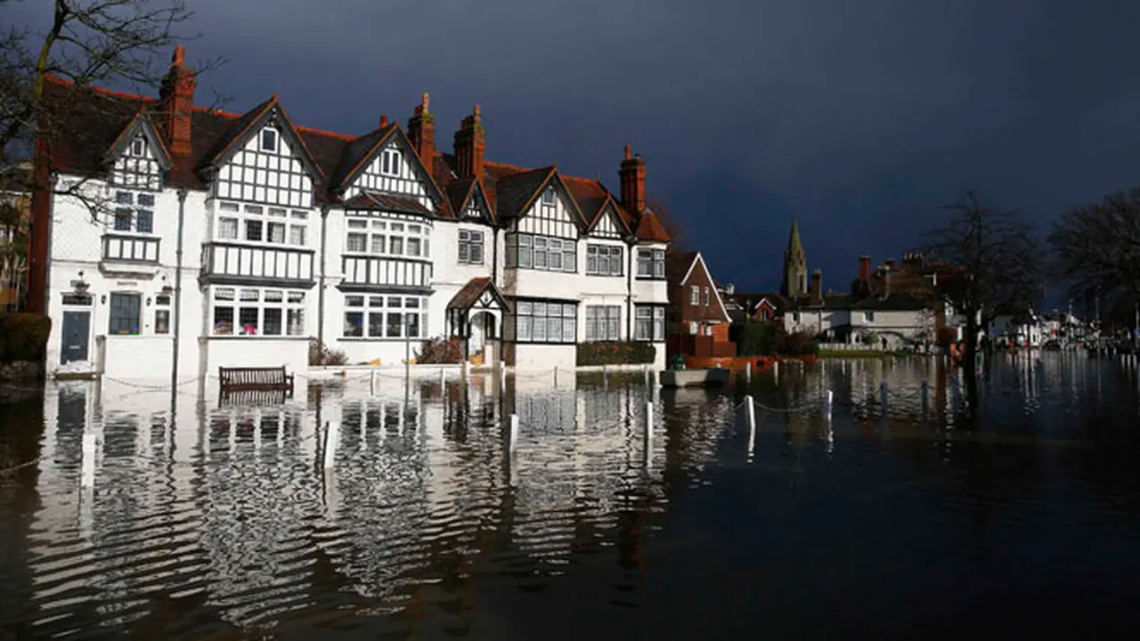 sungai-thames-reuters-140211b.jpg