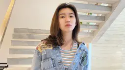 Tak sedikit gaya penampilan Hanna yang menjadi sorotan netizen. Pasalnya, melalui akun Instagram pribadinya wanita 24 tahun ini kerap membagikan gaya OOTD yang tetap santai namun stylish. (Liputan6.com/IG/@hanna.sutiono)