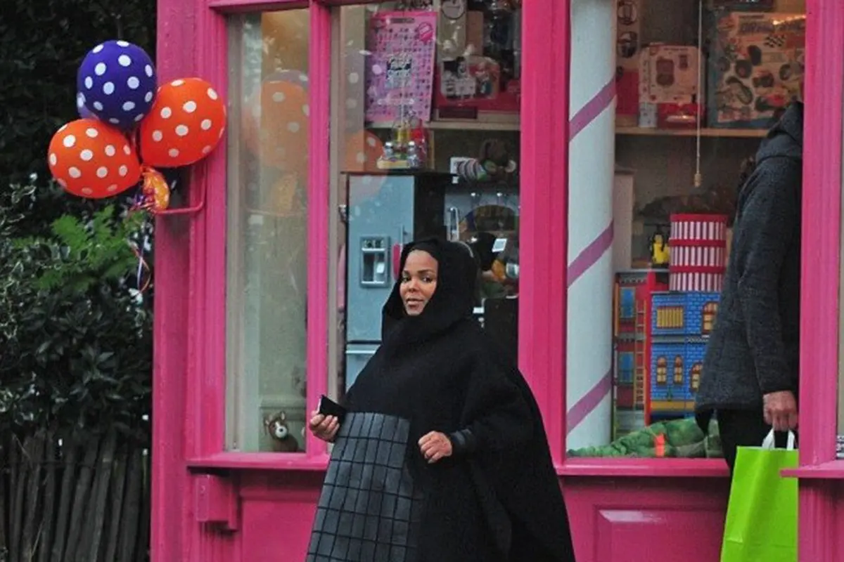 Janet Jackson muncul mengenakan hijab. (Dailymail)