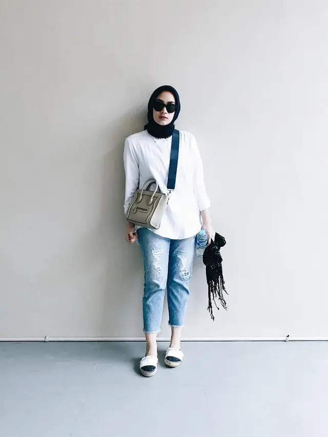 [Bintang] Tampil Aman dalam 5 Balutan Monokrom ala Ayudia Bing Slamet