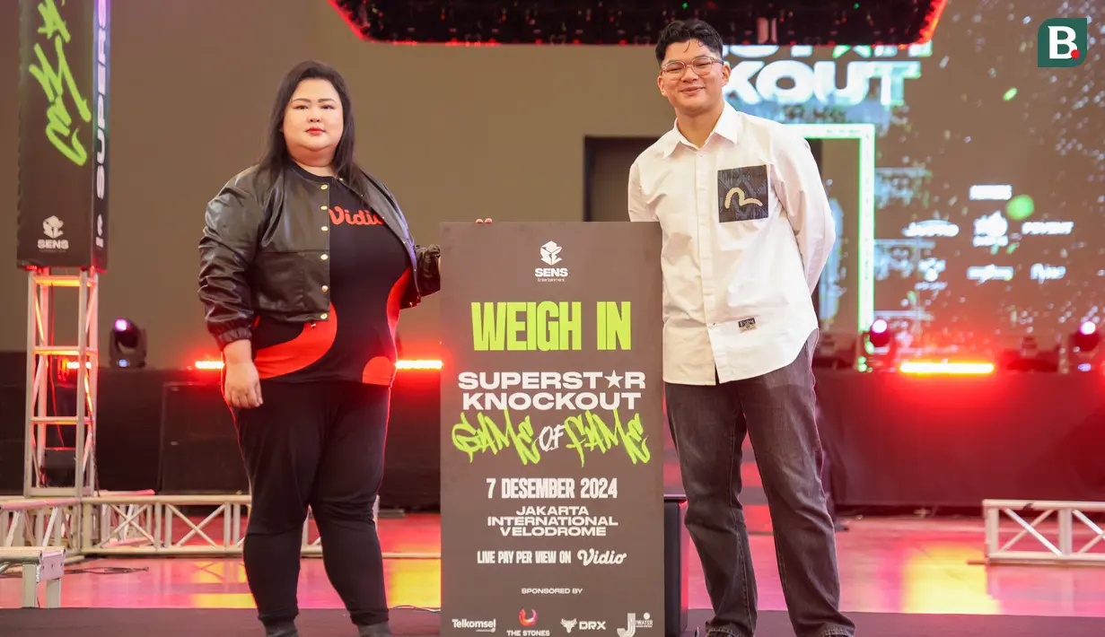 Senior Vice President Content Vidio, Eva Stephanie Kurnia (kiri) bersama promotor SENS Entertainment, Sultan Sapta Bandaro pada acara Press Conference Superstar Knockout edisi 2 di Jakarta International Velodrome, Rawamangun, Sabtu (7/12/2024).