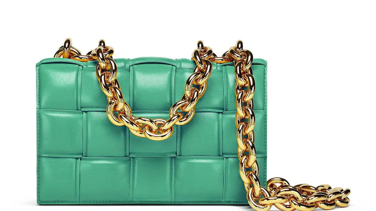 Tas Padded Casette Bottega Veneta Hadir dengan Model Tali Rantai